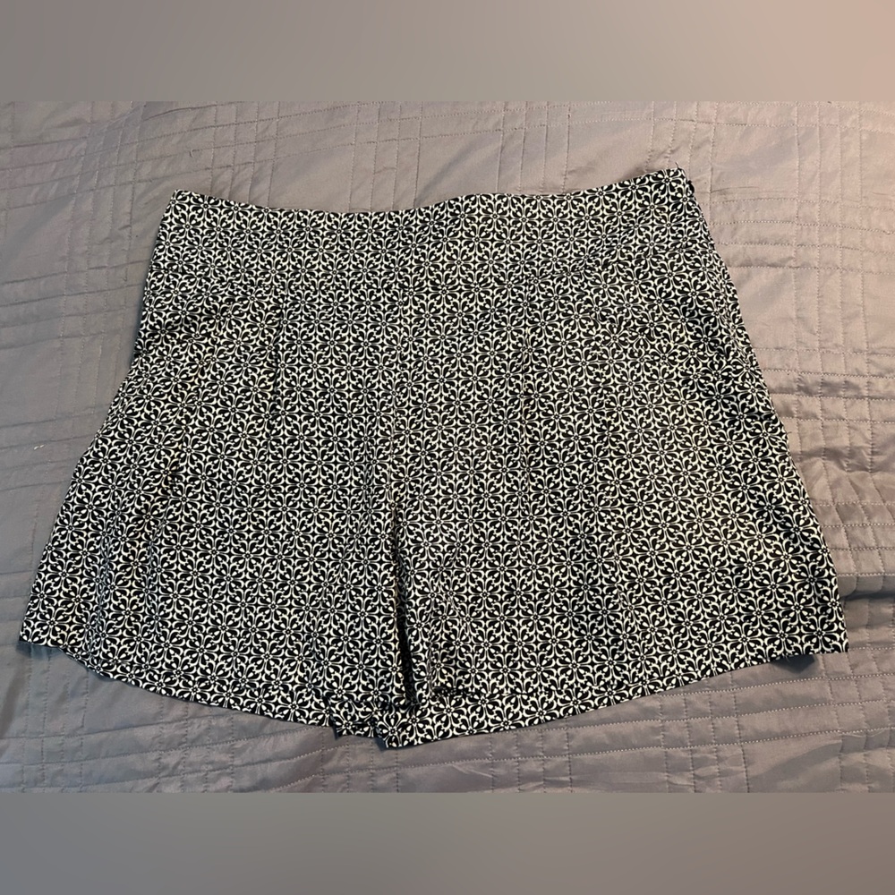 LOFT Black and White Floral Shorts